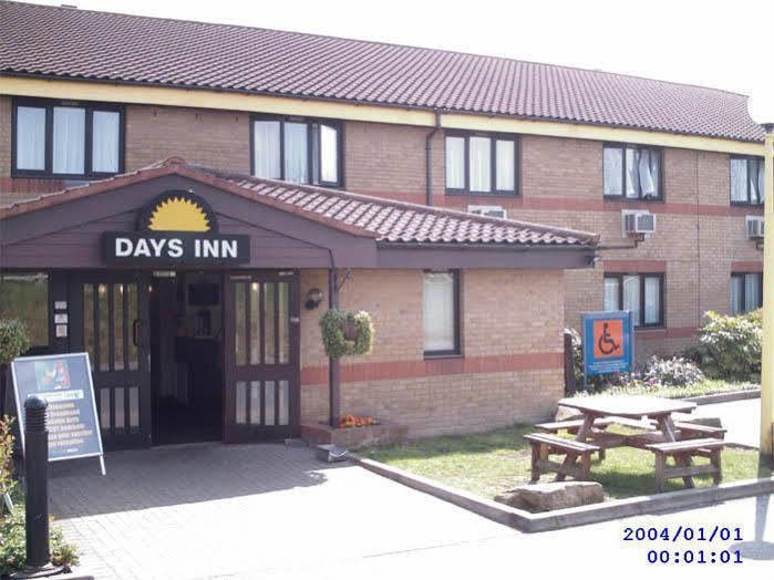 Days Inn By Wyndham London Stansted Airport Birchanger Exterior foto