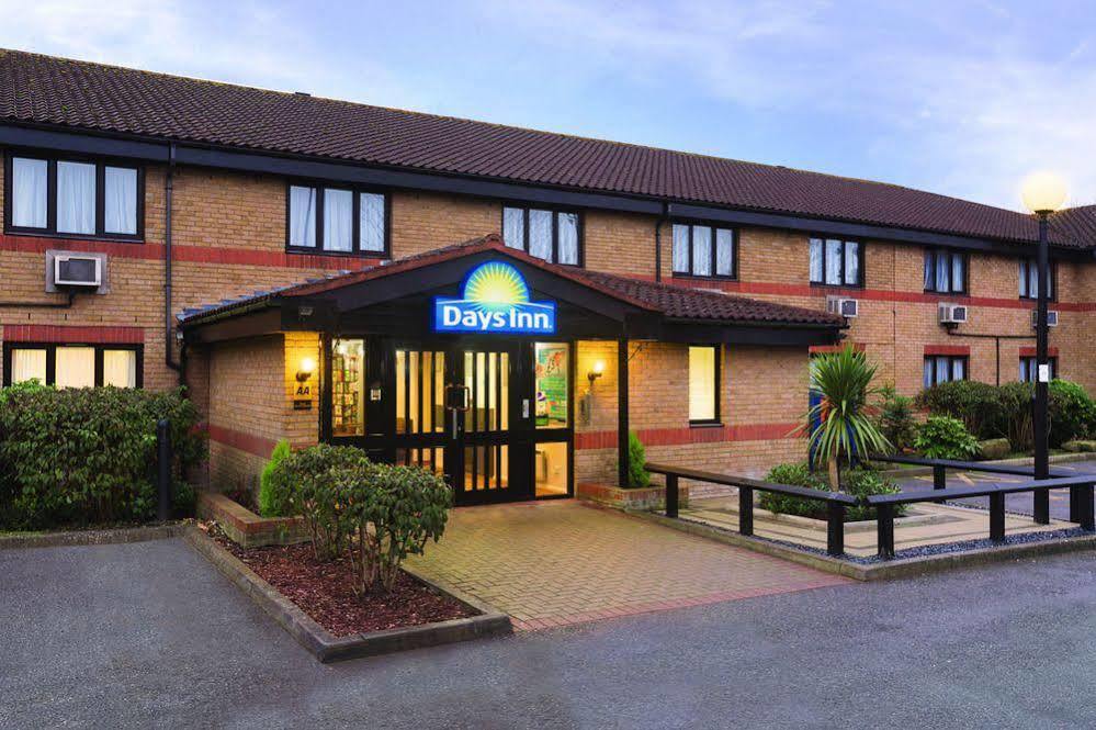 Days Inn By Wyndham London Stansted Airport Birchanger Exterior foto